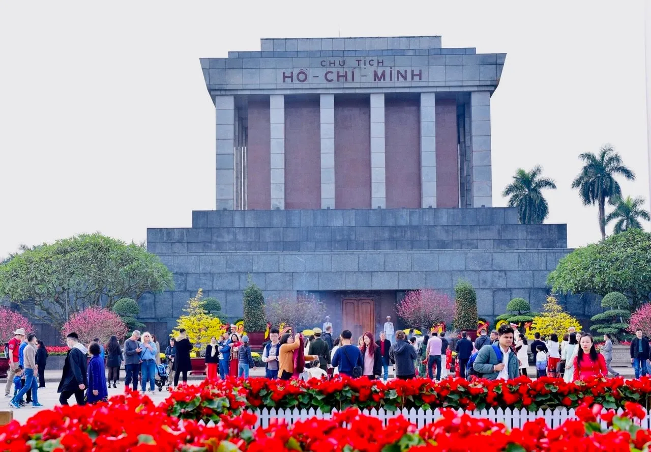 Lăng Bác là địa điểm mà người dân Đất Việt nào cũng muốn một lần ghé thăm