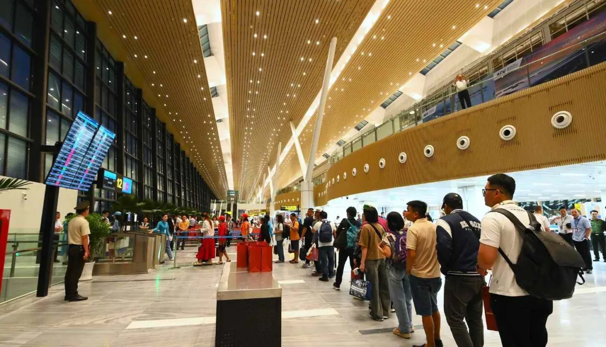 Sân bay Tân Sơn Nhất với cơ sở vật chất hiện đại phục vụ hàng triệu hành khách