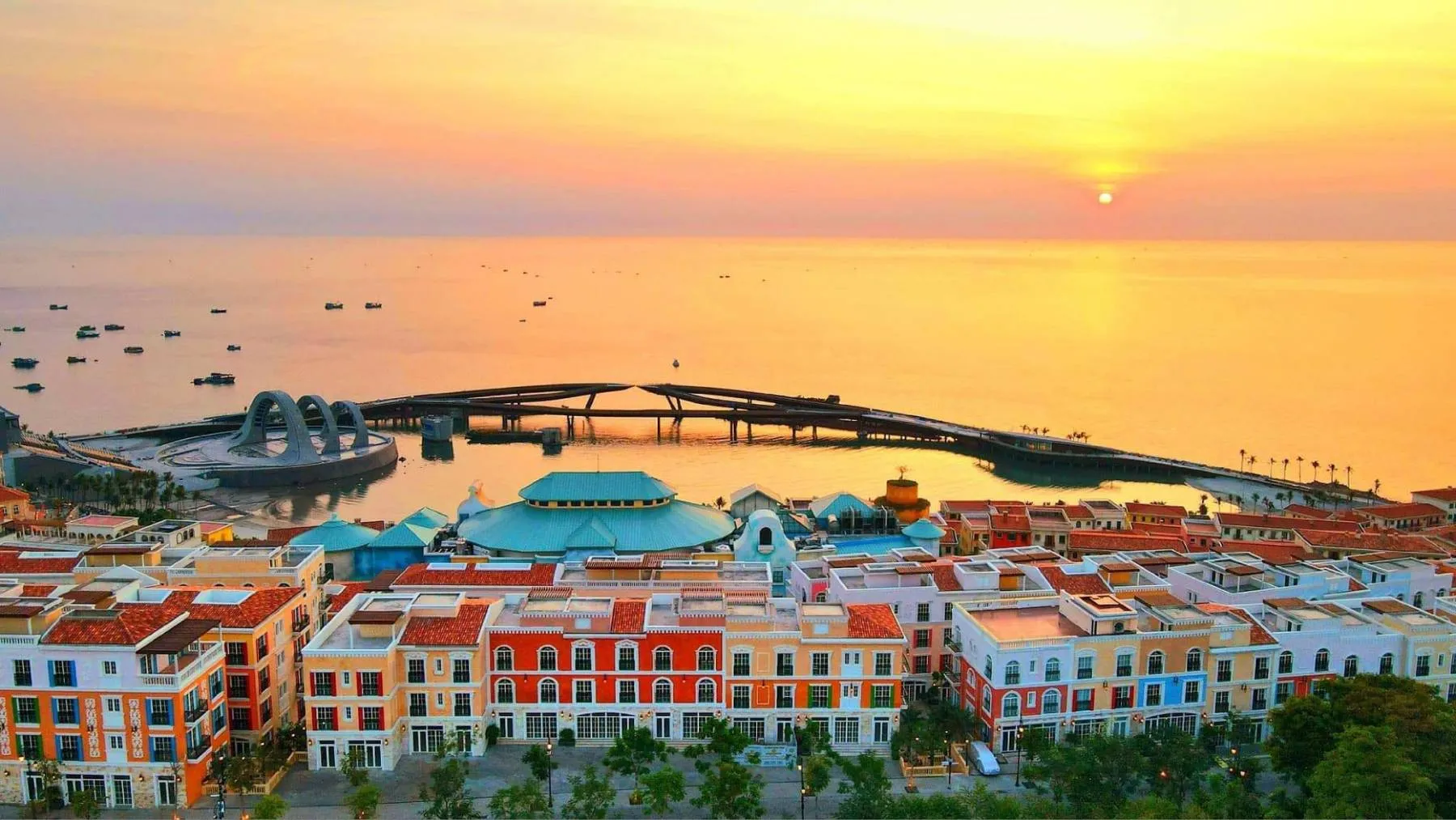 Sunset Town là điểm đến lãng mạn được nhiều cặp đôi lựa chọn