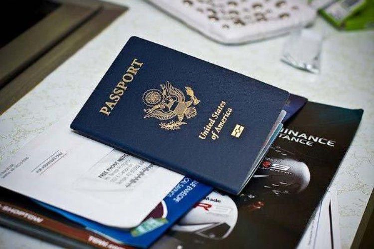 Đi máy bay trong nước có cần hộ chiếu không?