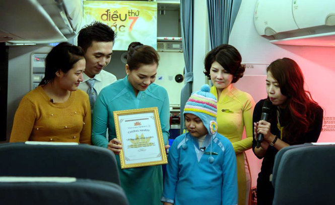 Trẻ em dưới 2 tuổi đi máy bay Vietnam Airline