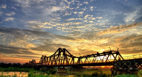 Cầu Long Biên về đêm