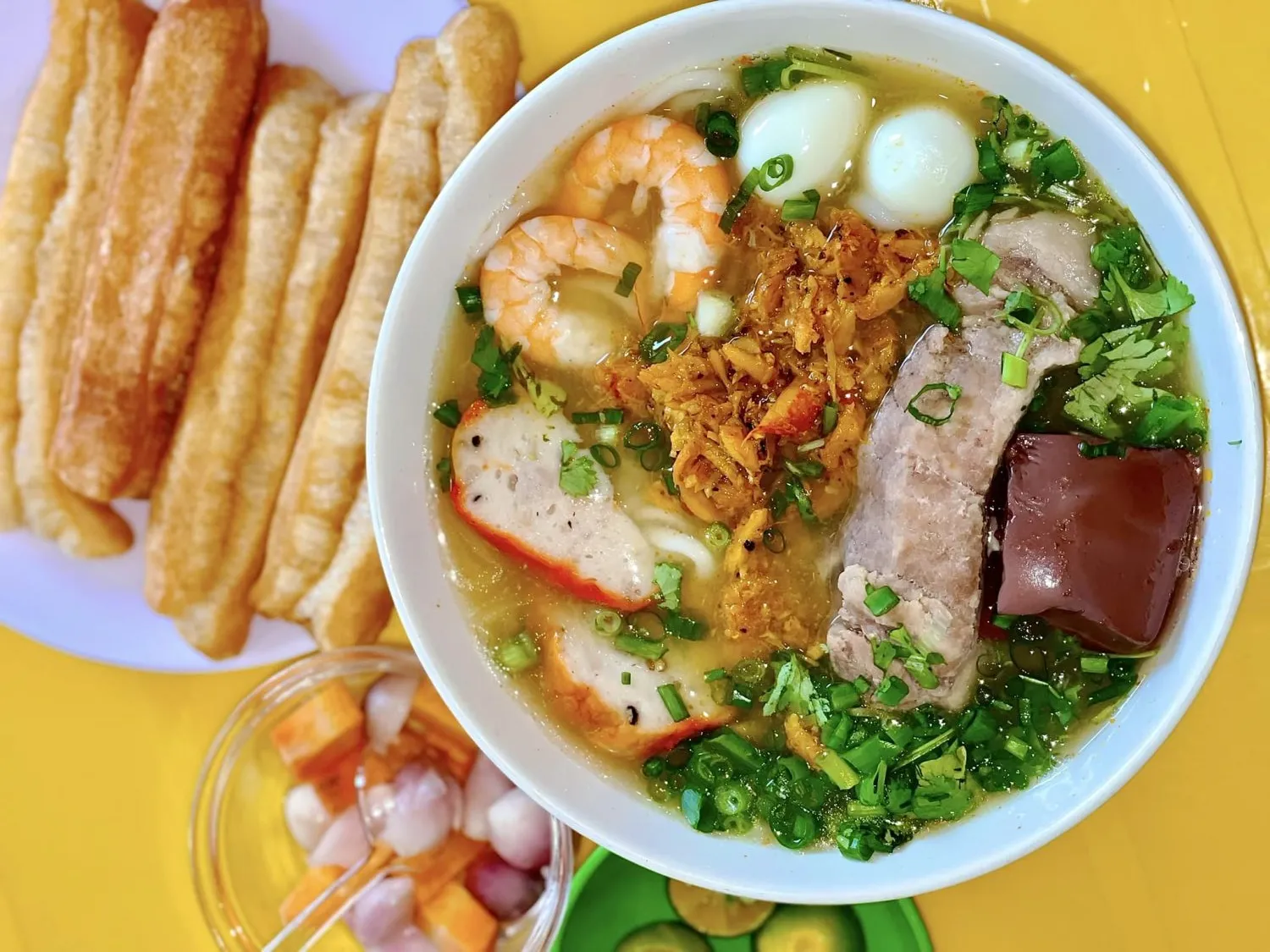 Cháo canh được xem là món ăn sáng quen thuộc của người dân nơi đây