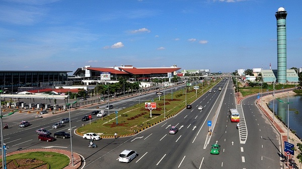 Đi xe máy ra sân bay Nội Bài