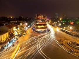 Đường phố Hà Nội về đêm sôi động và đẹp lộng lẫy
