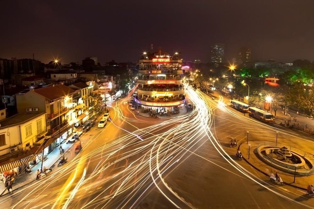 Đường phố Hà Nội về đêm