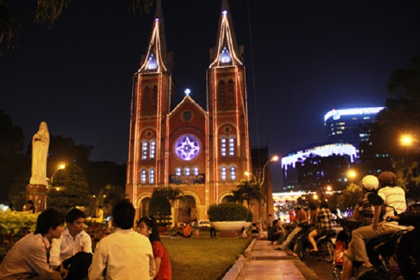 Nhà thờ Đức Bà về đêm