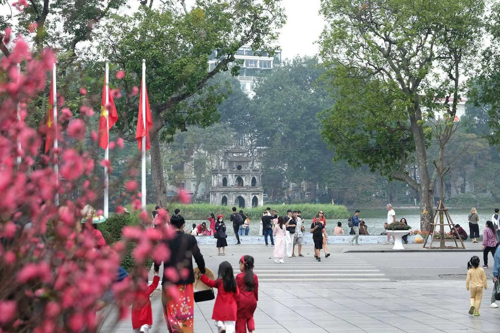 Hà Nội những ngày Tết mang lại cảm giác thân thuộc