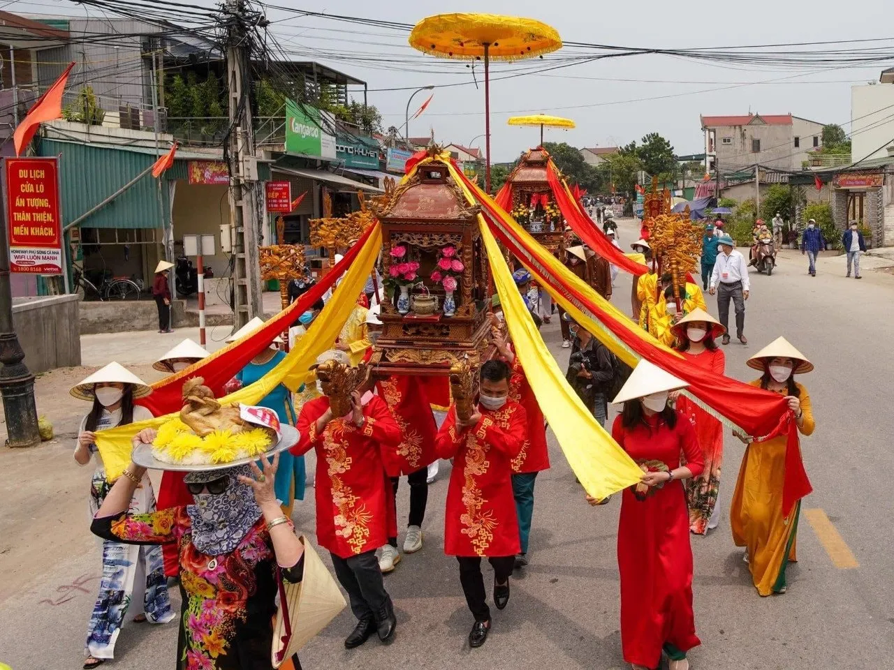 Người dân tổ chức lễ hội cầu ngư cầu cho một năm mới thuận buồm xuôi gió