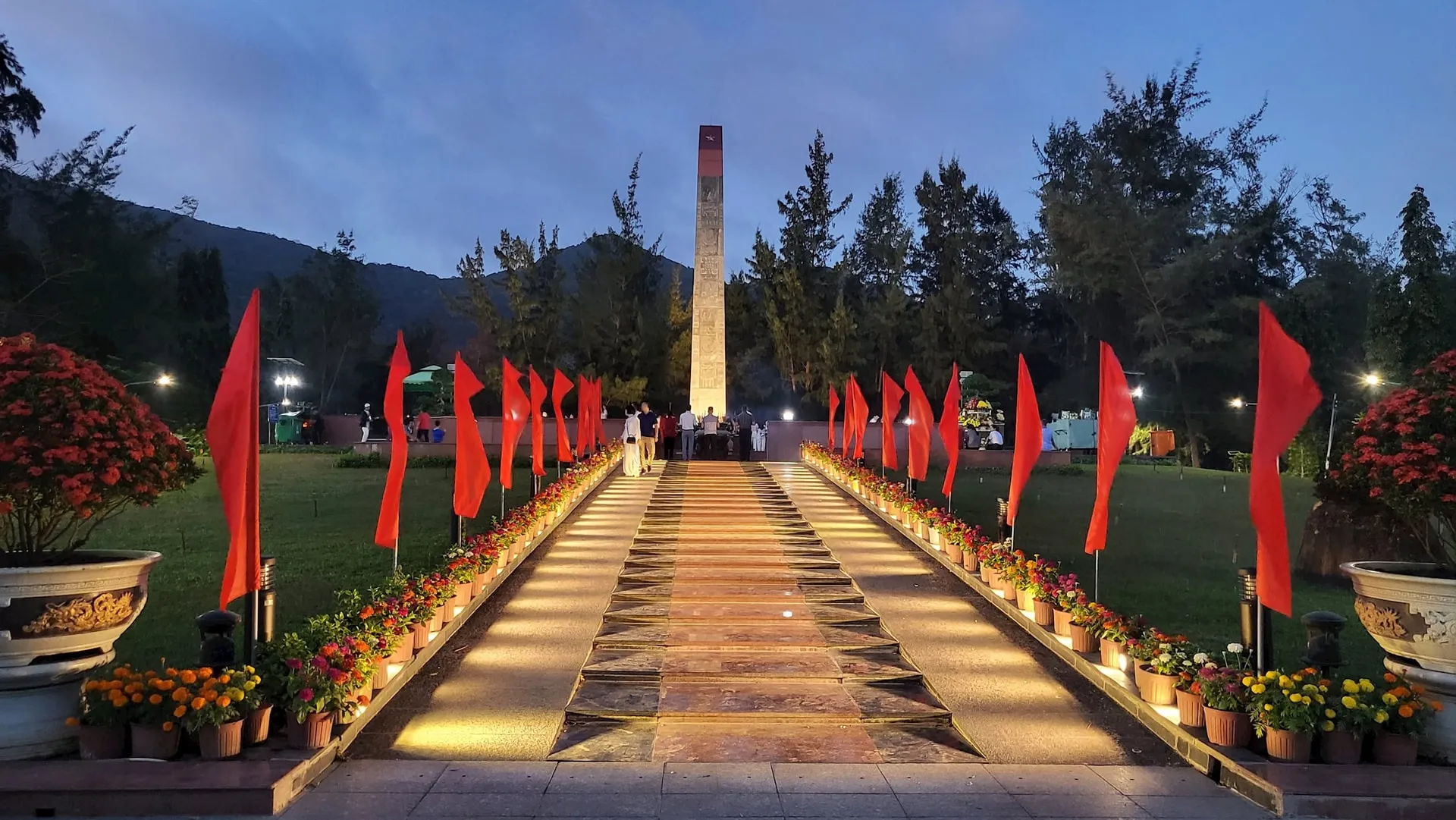 Nghĩa trang Hàng Dương là nơi mà bất cứ ai cũng muốn ghé thăm dịp đầu năm